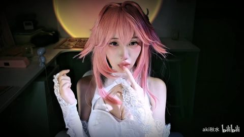 姐姐超润口水画神子旗袍展示孔雀鱼