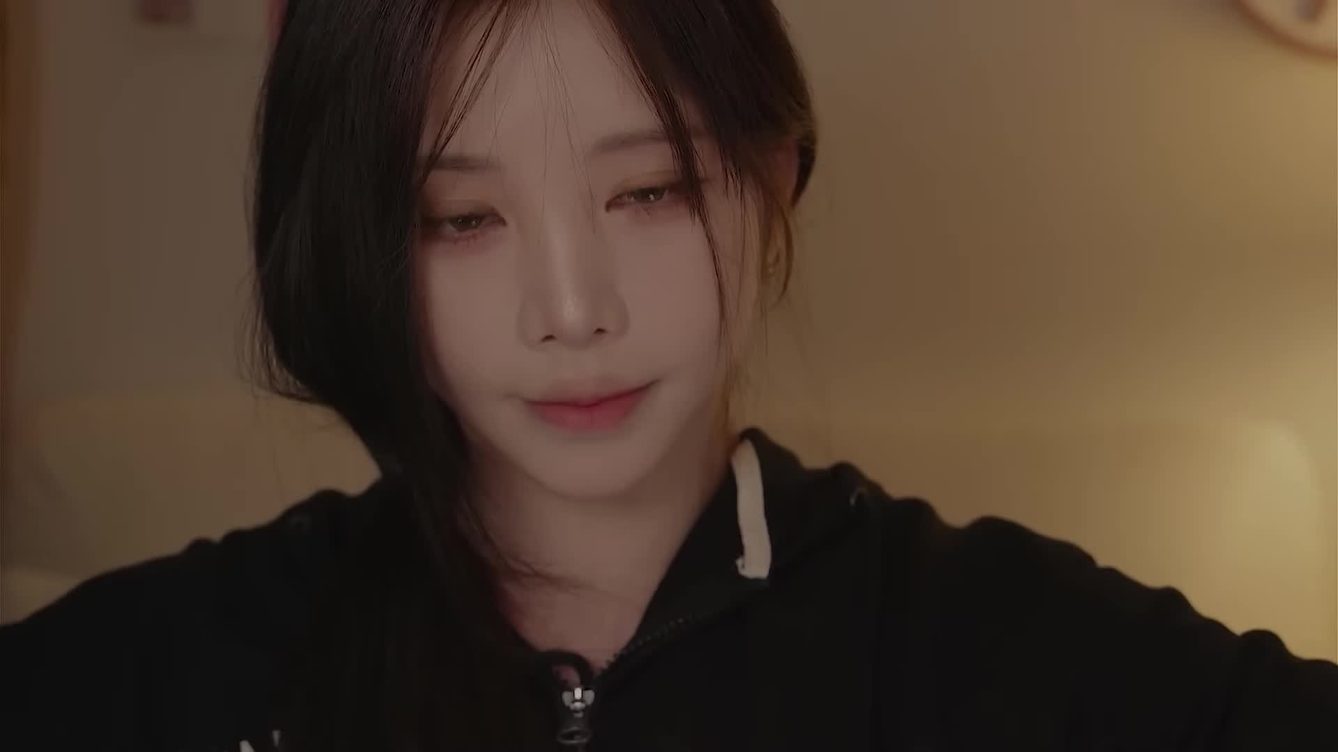 现在闭上眼睛我来做助眠居家护理雨声护肤掏耳朵暖眼夜晚的一切