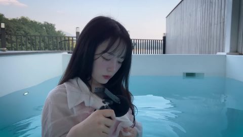 泳池别墅第_2_部分在夏日清凉的声音中入睡