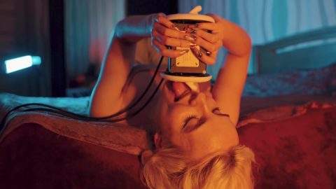 躺在床上舔耳3DIO