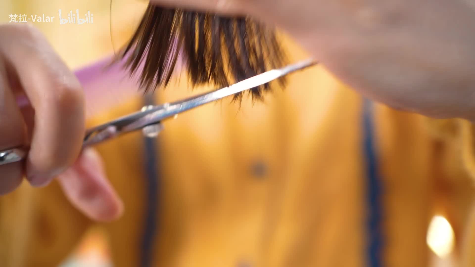 温柔老师为你修剪头发和洗头按摩啦