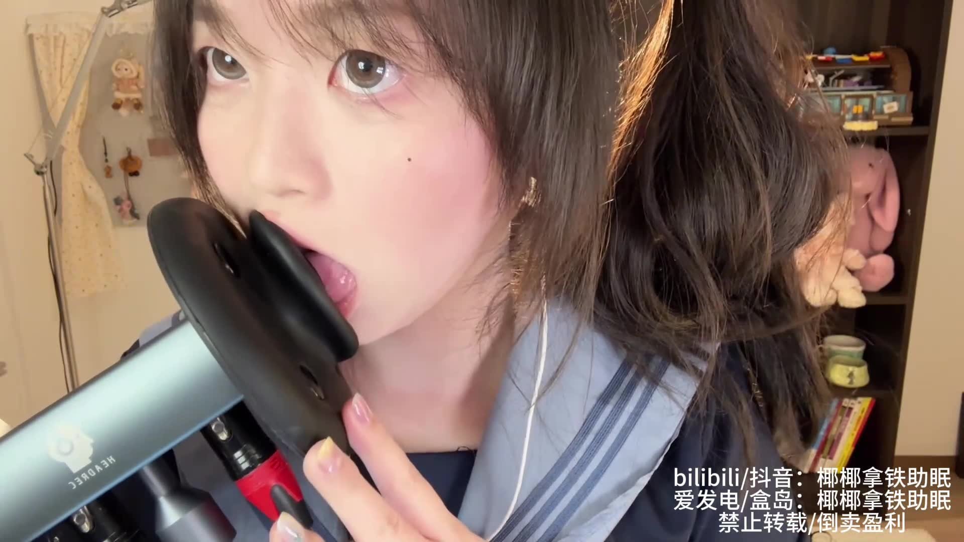 蓝色高马尾水手服：呼吸声舔耳